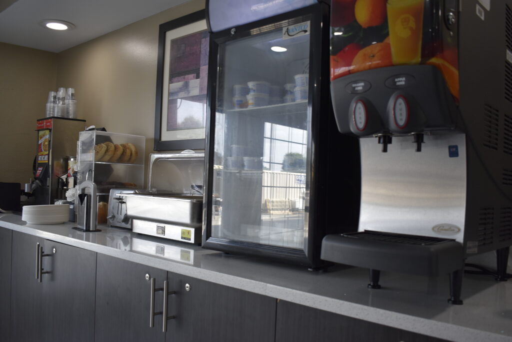 Mainstay Airport Knoxville breakfast Area